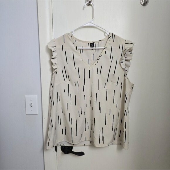 Women's Sleeveless Blouse - Picture 1 of 5